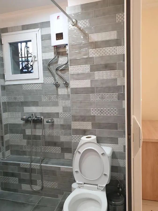 Artistic Comfy Apt +Exotic Garden Apartment Nea Michaniona 0*,